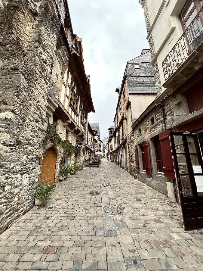 Les Suites De La Tour D'Embas Vitre  France