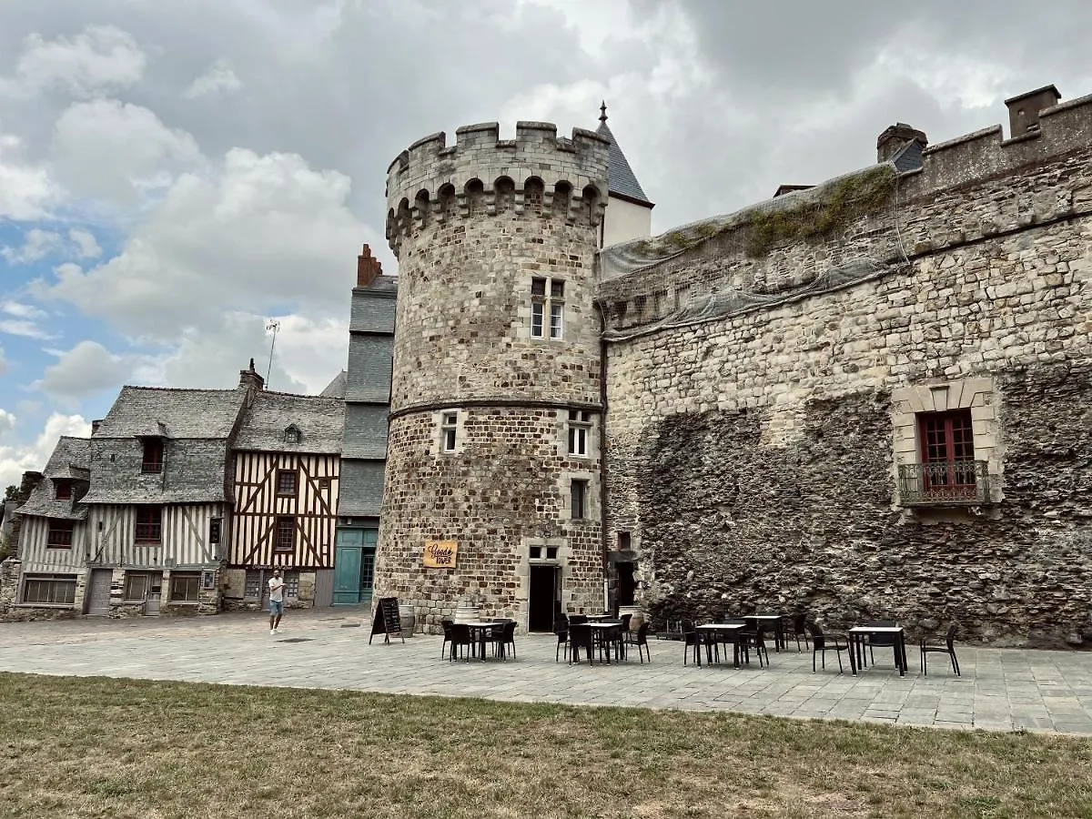 Les Suites De La Tour D'Embas Vitré